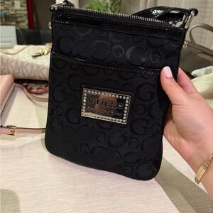 GUESS Elegant Black Crossbody Bag